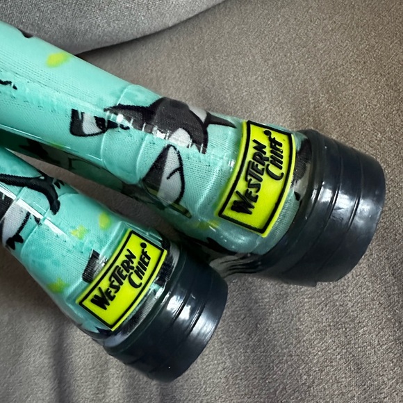 Western Chief, Shark Light Up Rain Boots (Toddler) - Picture 5 of 6